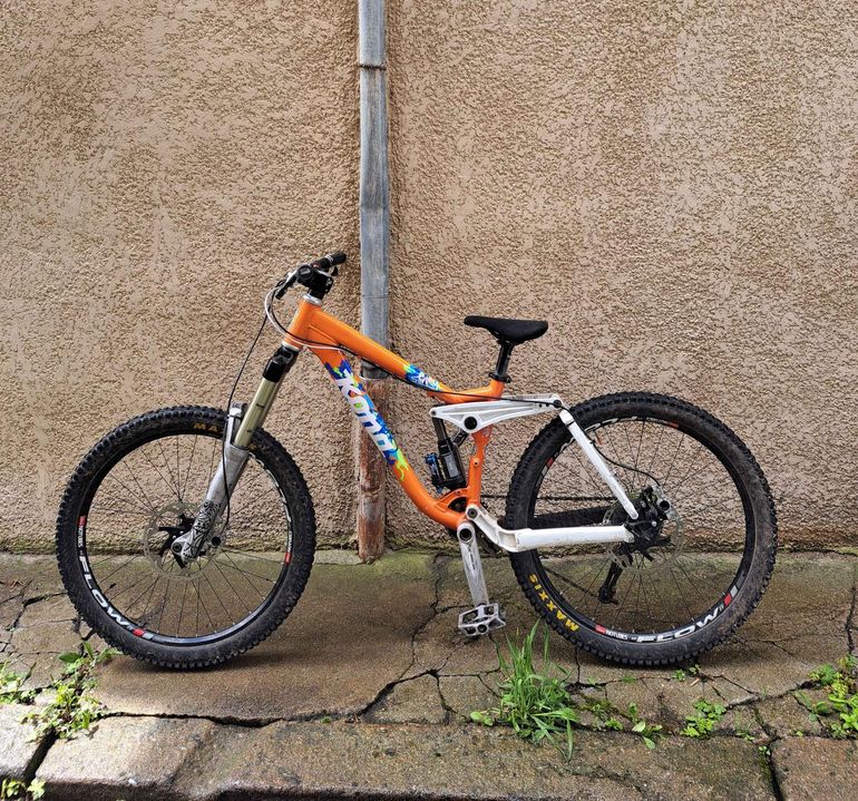 引取限定 KONA スティンキー