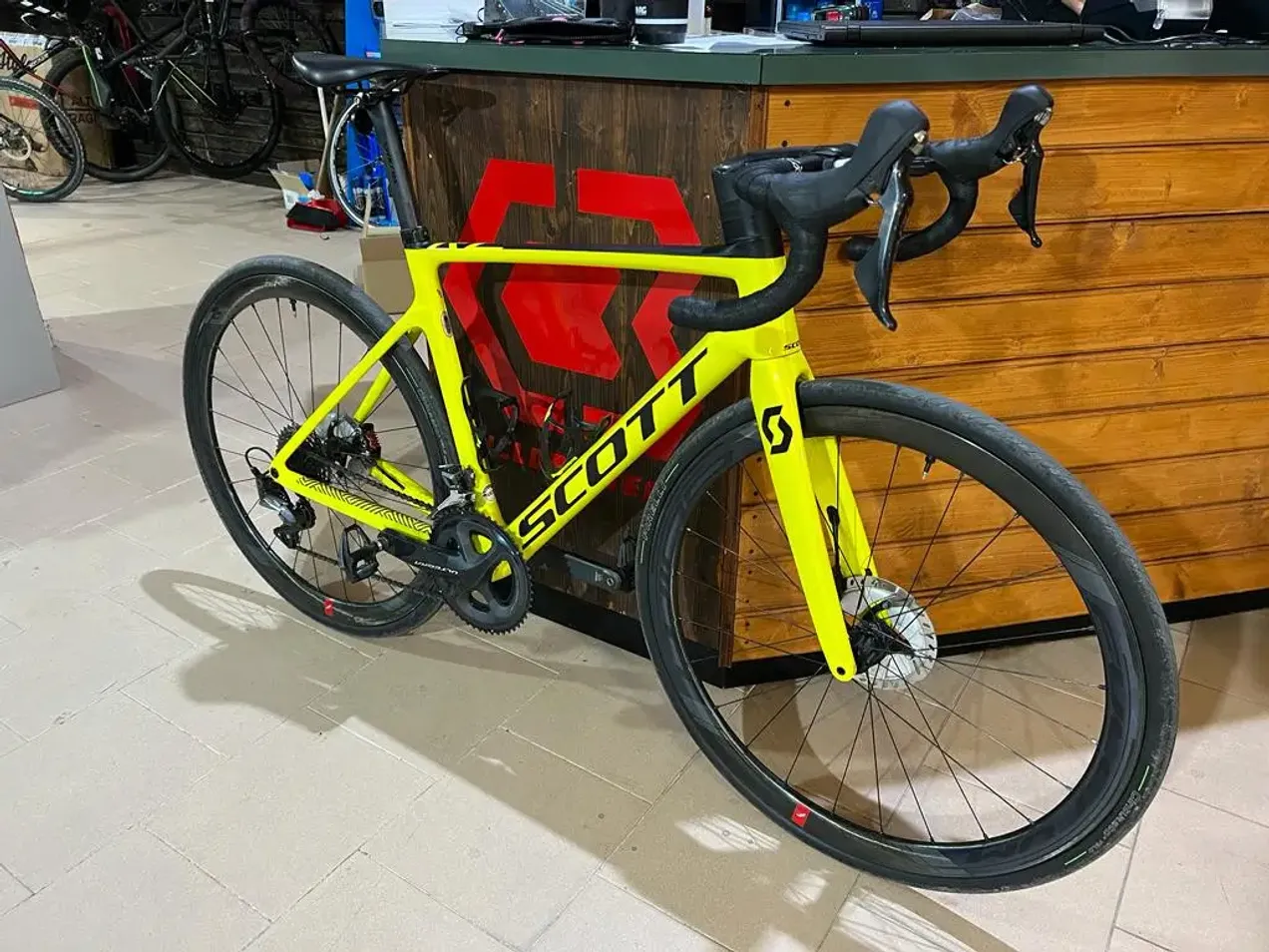 Bicicleta scott addict rc best sale 30 yellow