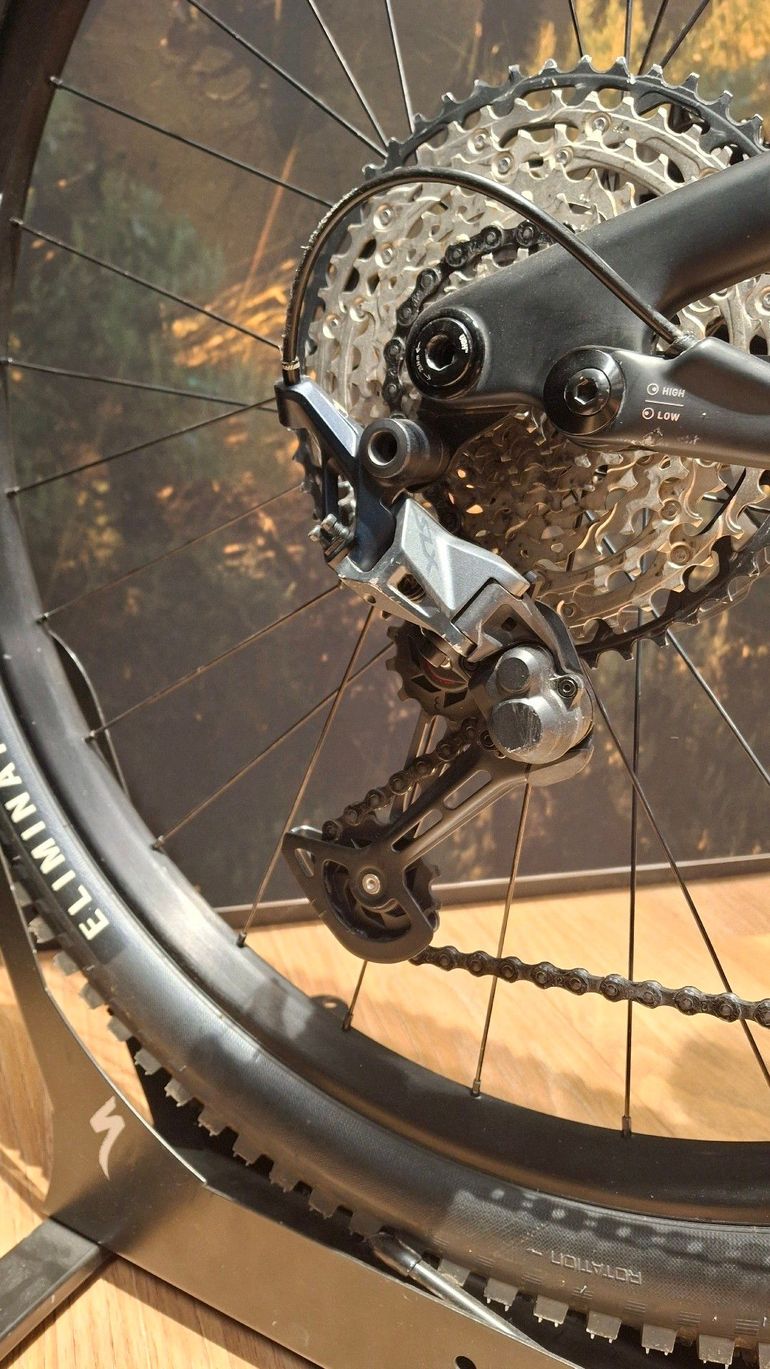 Used Specialized Stumpjumper 2022 Mountainbike, Black, 29 — image 3 of 11