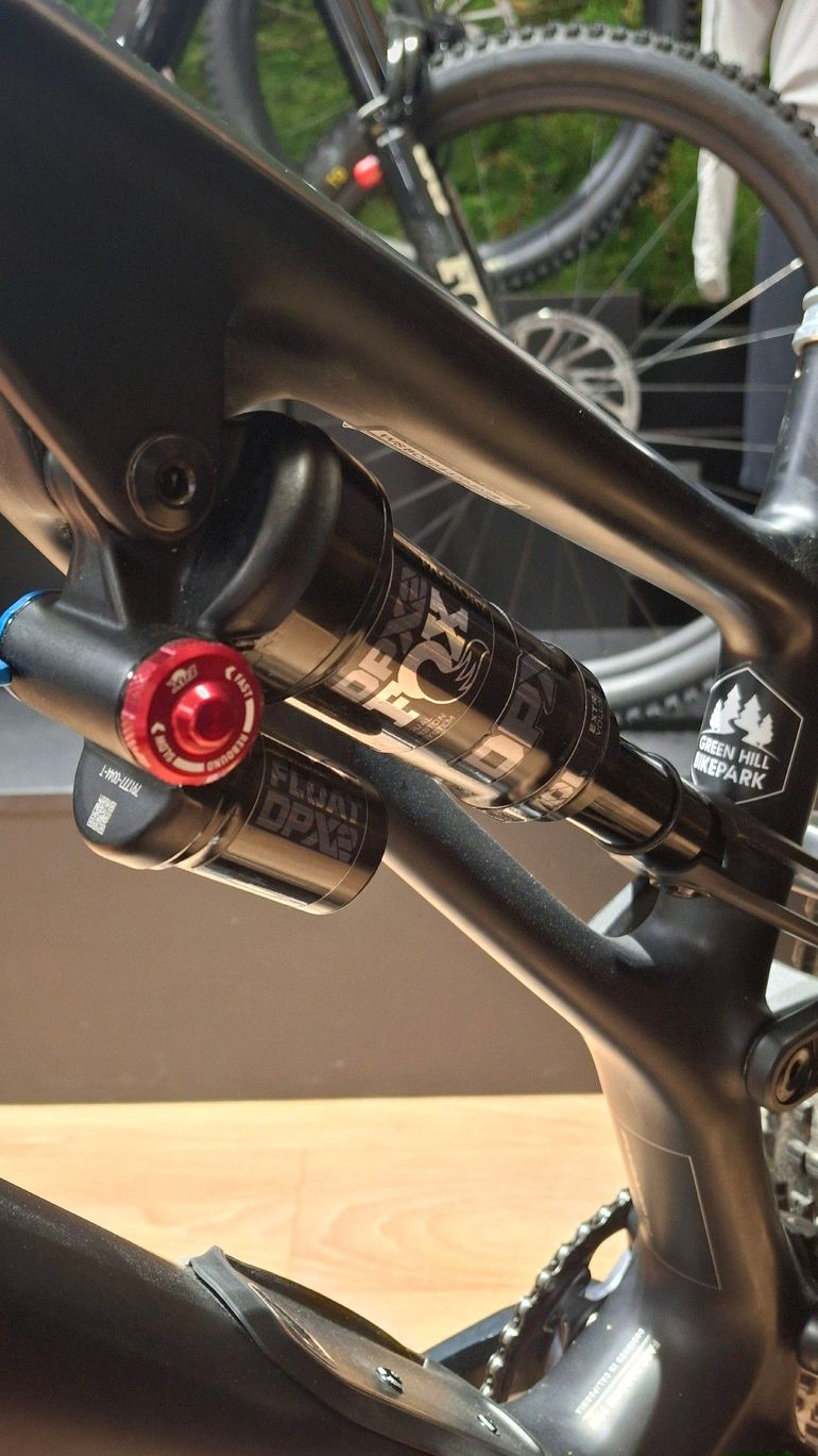 Used Specialized Stumpjumper 2022 Mountainbike, Black, 29 — image 8 of 11