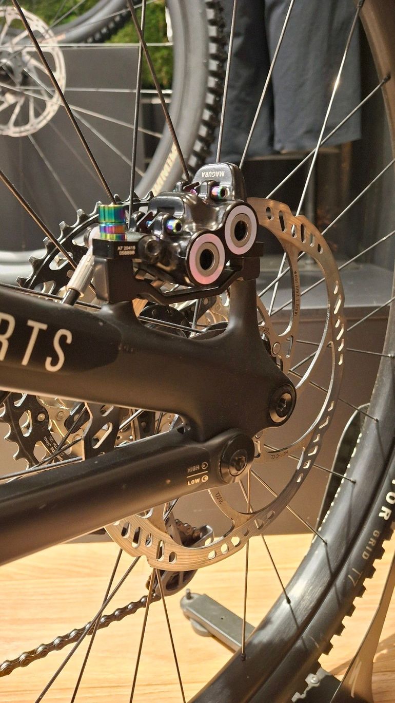 Used Specialized Stumpjumper 2022 Mountainbike, Black, 29 — image 9 of 11