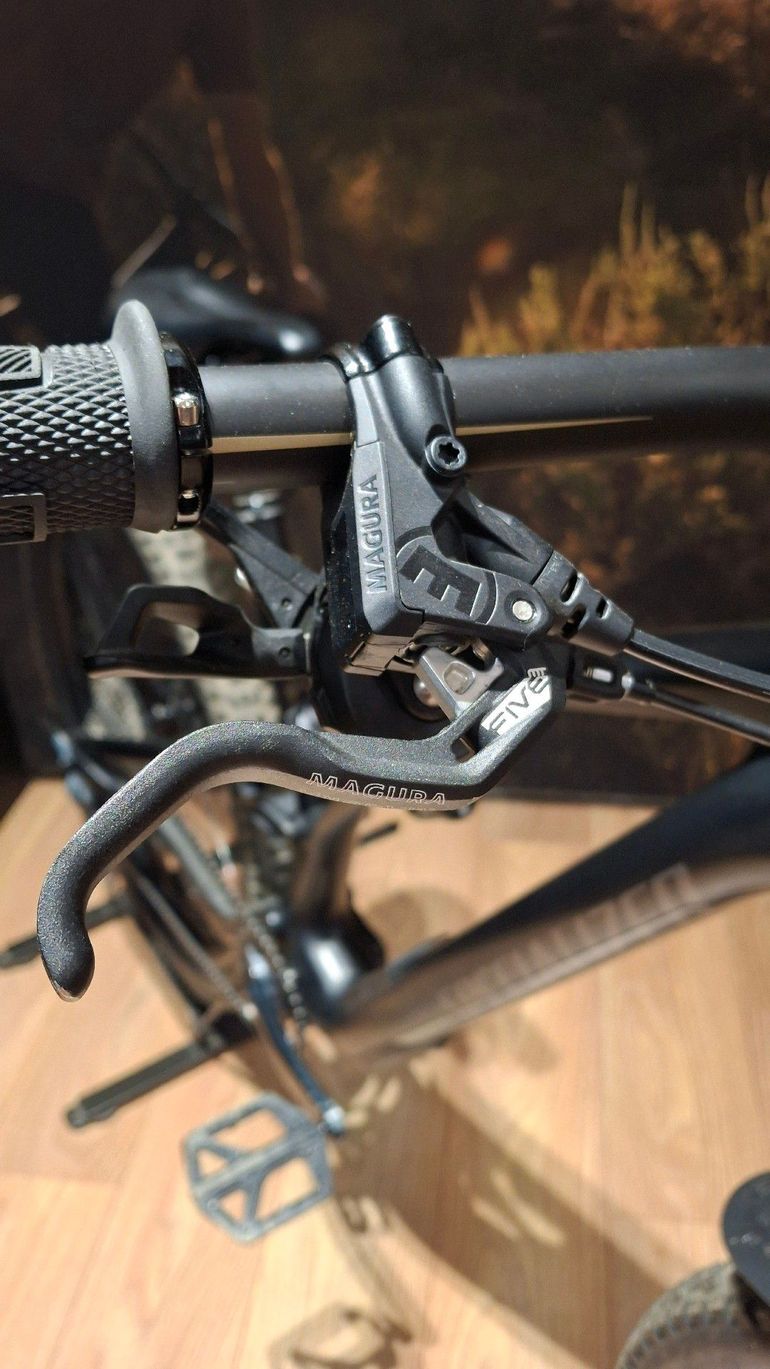 Used Specialized Stumpjumper 2022 Mountainbike, Black, 29 — image 10 of 11