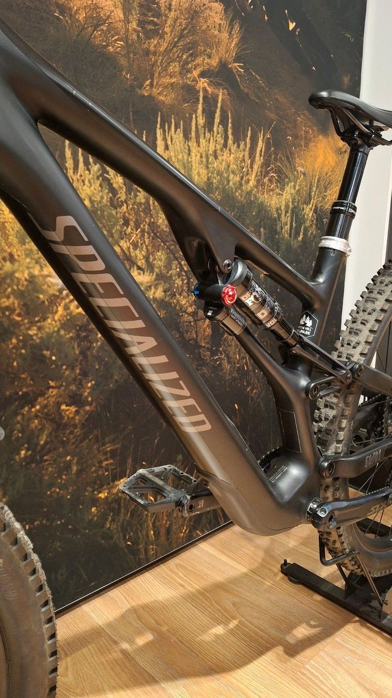 Used Specialized Stumpjumper 2022 Mountainbike, Black, 29 — image 7 of 11