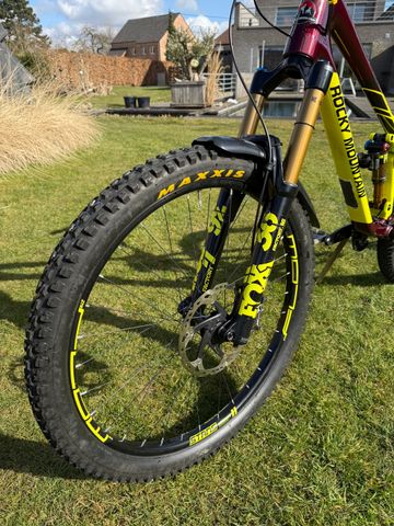 Używany Rocky Mountain Slayer Carbon 90 2018 2018 Mountainbike — zdjęcie 9 z 9
