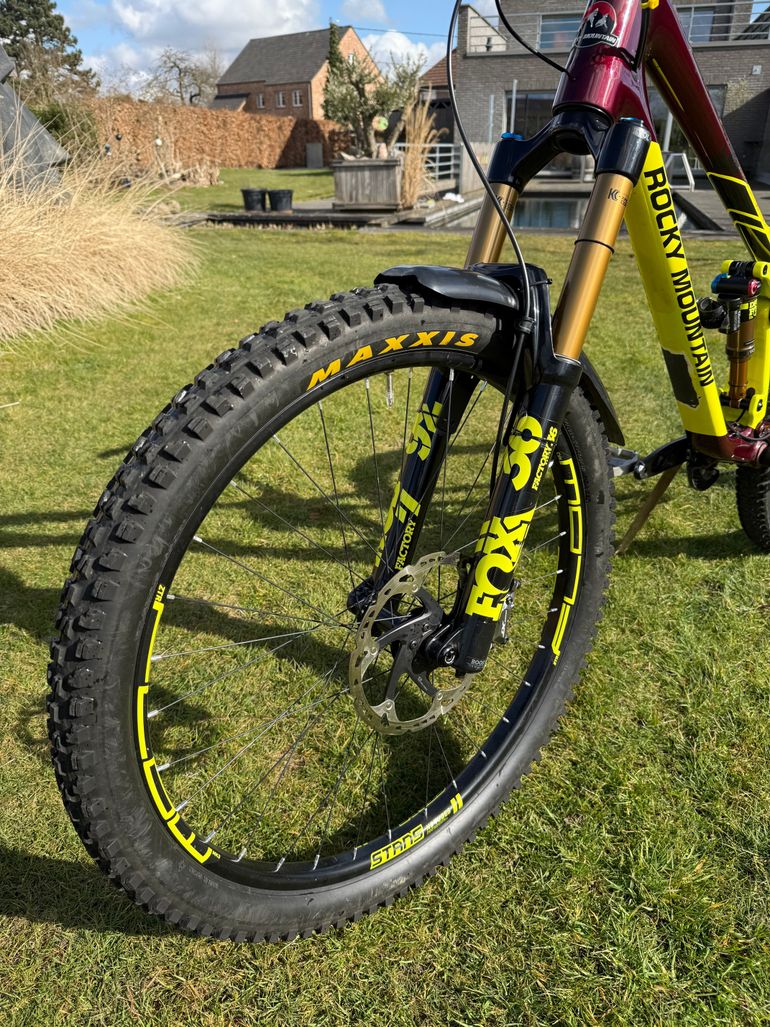 Rocky Mountain Slayer Carbon 90 2018 2018 Mountainbike usato, Arancione — immagine 9 di 9