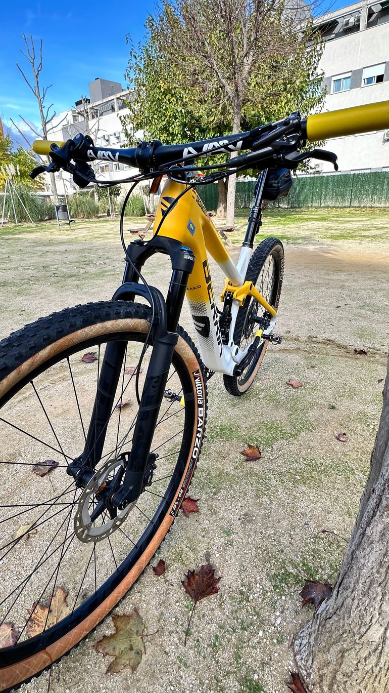 Gebrauchtes Berria Mako 7.1 2021 Mountainbike, Weiß, 29 — Bild 4 von 5