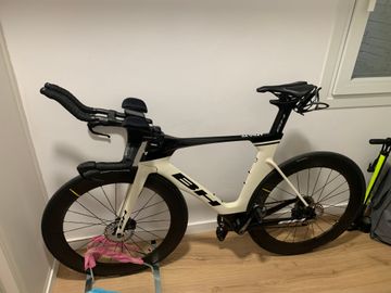 BH AERO TT 4.0 DISC DI2 12V 2023 Road & Gravel usato