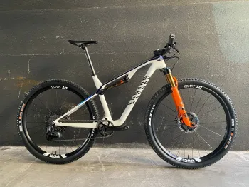 Used Canyon Lux CF SLX 9 TEAM 2022 Mountainbike — image 1 of 9