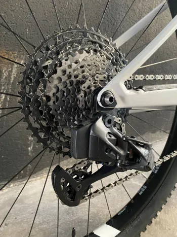 Used Canyon Lux CF SLX 9 TEAM 2022 Mountainbike — image 2 of 9