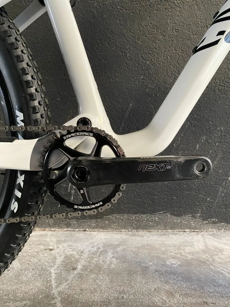 Used Canyon Lux CF SLX 9 TEAM 2022 Mountainbike — image 7 of 9