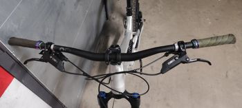 Used Canyon Torque 6 2022 Mountainbike, Light Gray — image 3 of 9