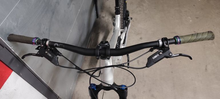 Used Canyon Torque 6 2022 Mountainbike, Light Gray — image 3 of 9