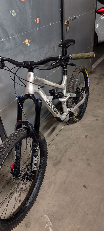Used Canyon Torque 6 2022 Mountainbike, Light Gray — image 2 of 9
