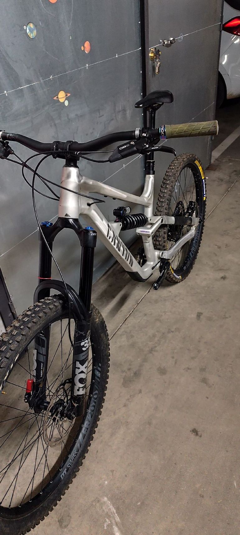 Used Canyon Torque 6 2022 Mountainbike, Light Gray — image 2 of 9