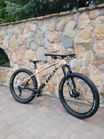 Used Trek Roscoe 6 2020 Mountainbike, Light Gray — image 1 of 11