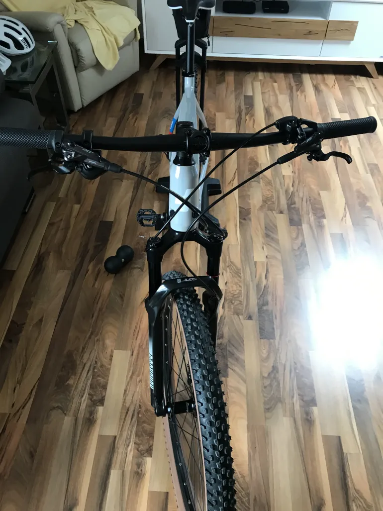 Used CUBE REACTION C:62 PRO 2022 Mountainbike, Light Gray — image 4 of 5
