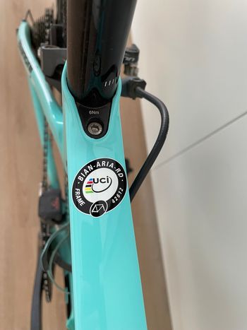 Used Bianchi Aria Shimano Ultegra Di2 2020 Road & Gravel, Blue — image 4 of 7