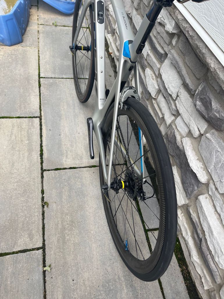 Used Trek Madone 9.5 2017 2017 Road & Gravel, Light Gray — image 6 of 13
