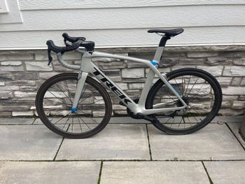 Used Trek Madone 9.5 2017 2017 Road & Gravel, Light Gray — image 2 of 13