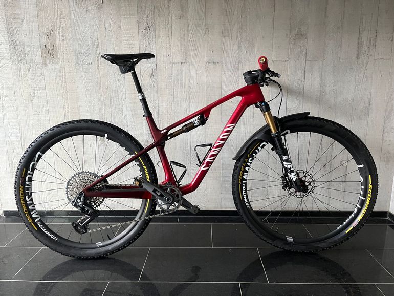 Canyon LUX Sram Eagle Transmission GX 2024 Mountainbike usato, Rosso — immagine 1 di 3
