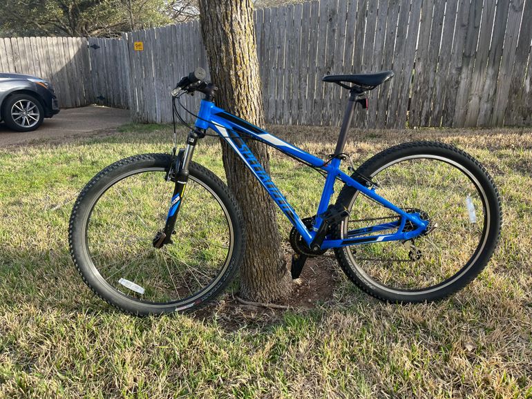 Used Specialized Hardrock 650b 2017 2017 Mountainbike — image 1 of 7