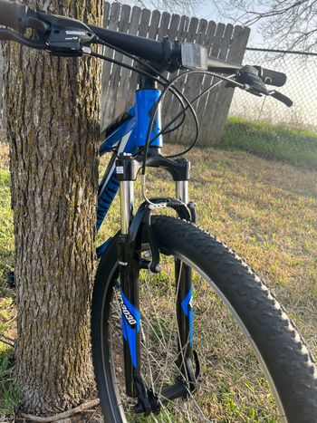 Used Specialized Hardrock 650b 2017 2017 Mountainbike — image 2 of 7
