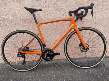 BMC Roadmachine Shimano 105 Di2 2024 Road & Gravel usato