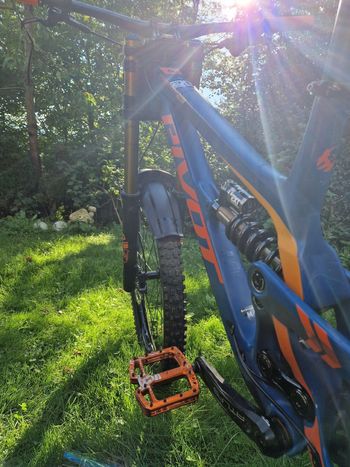 Pivot Phoenix 29 Pro Saint 2022 2022 Mountainbike usato, Blu — immagine 5 di 6