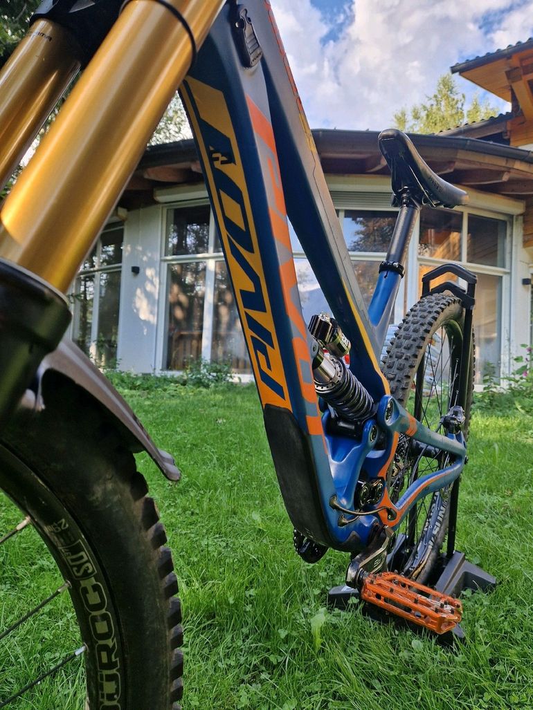 Pivot Phoenix 29 Pro Saint 2022 2022 Mountainbike usato, Blu — immagine 6 di 6