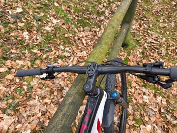 Used Trek Procaliber 9.8 2021 2021 Mountainbike, White, 29 — image 3 of 10