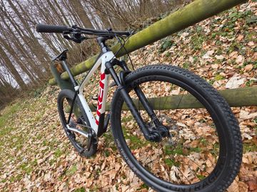 Used Trek Procaliber 9.8 2021 2021 Mountainbike, White, 29 — image 4 of 10