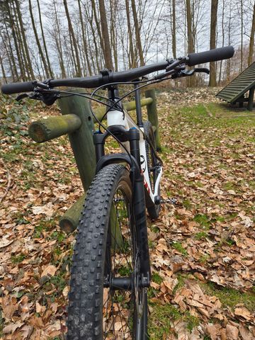 Used Trek Procaliber 9.8 2021 2021 Mountainbike, White, 29 — image 7 of 10