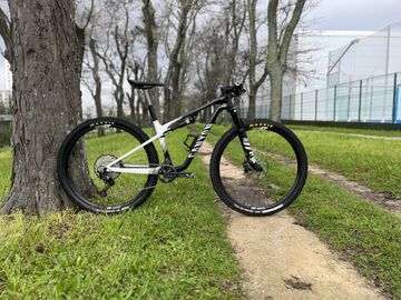 Canyon Lux World Cup CF 6 2022 2022 MTB usato