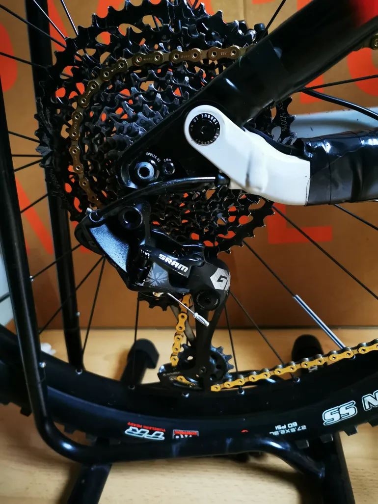 Used Canyon Torque CF 7.0 2020 Mountainbike, Rot — image 9 of 9