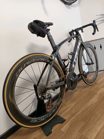 Used Trek Madone SL 6 2019 2019 Road & Gravel, Black — image 9 of 13