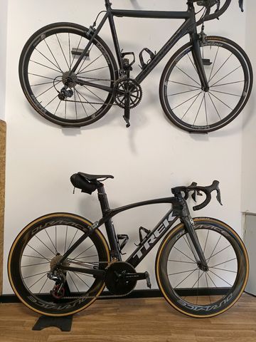 Used Trek Madone SL 6 2019 2019 Road & Gravel, Black — image 2 of 13