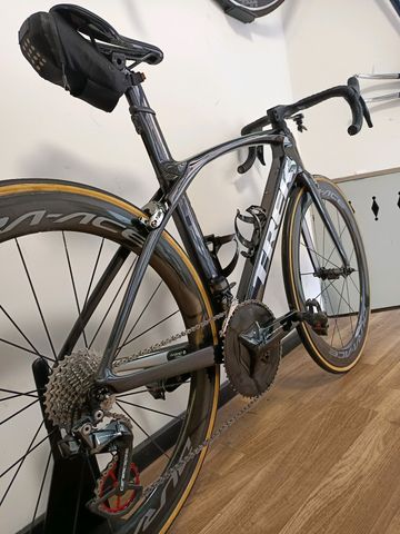 Used Trek Madone SL 6 2019 2019 Road & Gravel, Black — image 7 of 13