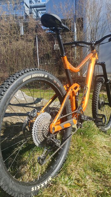 Used Giant Reign SRAM GX Eagle 2019 Mountainbike, Orange — image 12 of 15