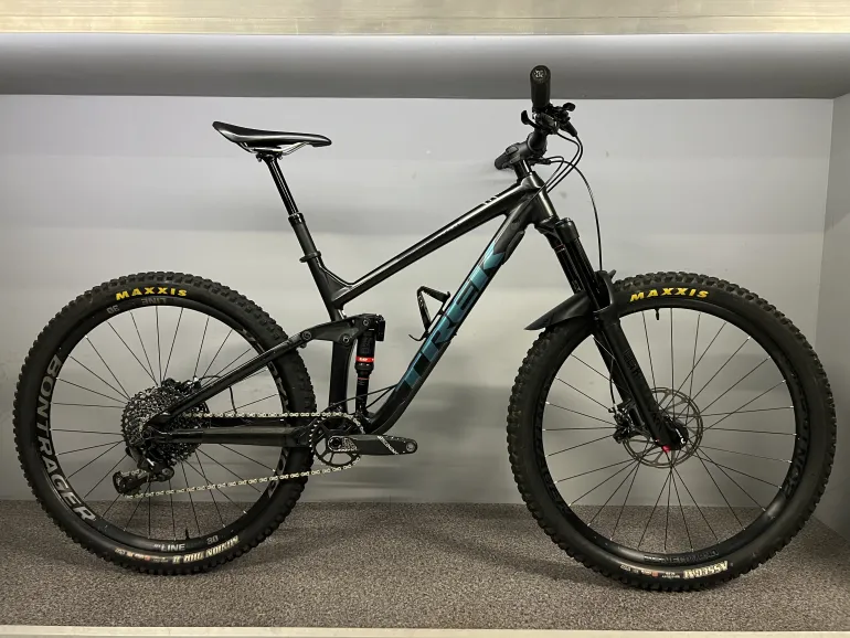 Used Trek Slash 8 29 2019 Mountainbike, Black — image 1 of 7