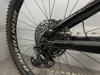 Used Trek Slash 8 29 2019 Mountainbike, Black — image 4 of 7
