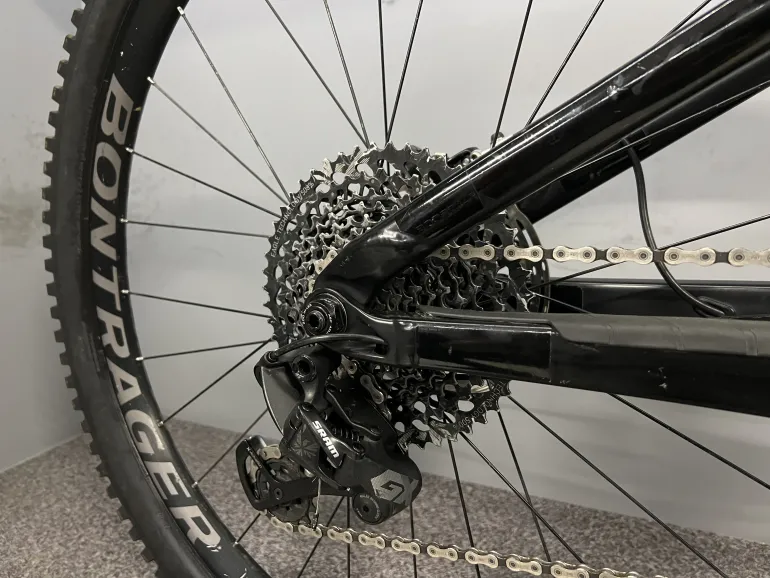Used Trek Slash 8 29 2019 Mountainbike, Black — image 4 of 7