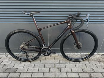 Used Giant Revolt Advanced 2 2022 2022 Road & Gravel — image 1 of 4