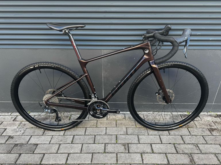 Used Giant Revolt Advanced 2 2022 2022 Road & Gravel — image 1 of 4