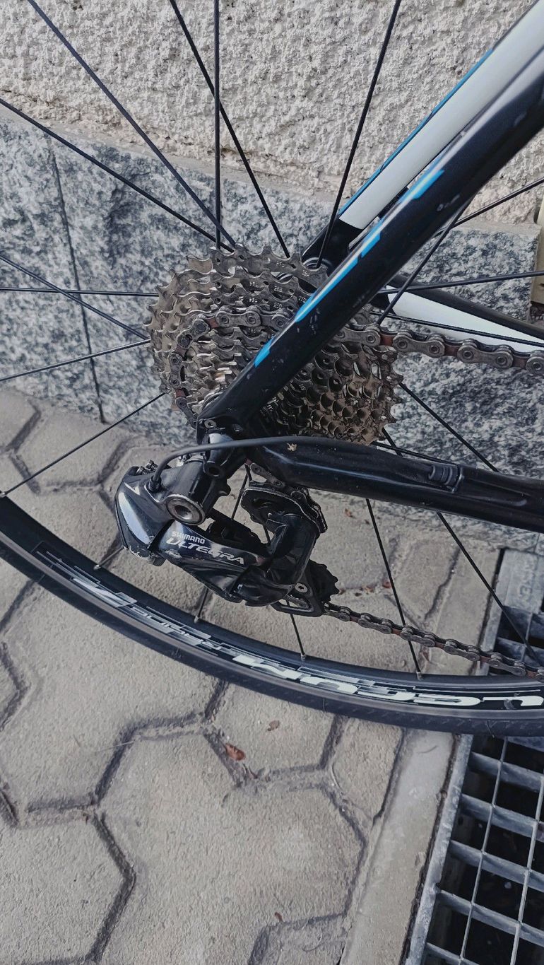 Tweedehands Giant TCR Advanced SL (ISP) 2010 2010 Road & Gravel — afbeelding 4 van 9
