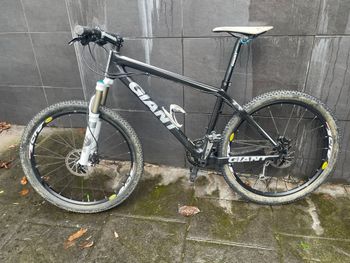 Used Giant XtC Advanced 2011 Mountainbike, Black — image 3 of 7