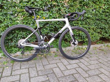 Tweedehands Cannondale SuperSix EVO Carbon Disc 105 2021 2021 Road & Gravel