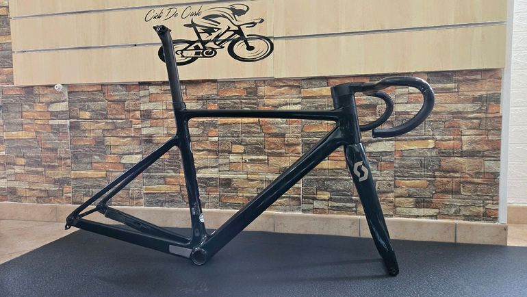 Used Scott Scott addict RC 2022 Road & Gravel, Green — image 1 of 6