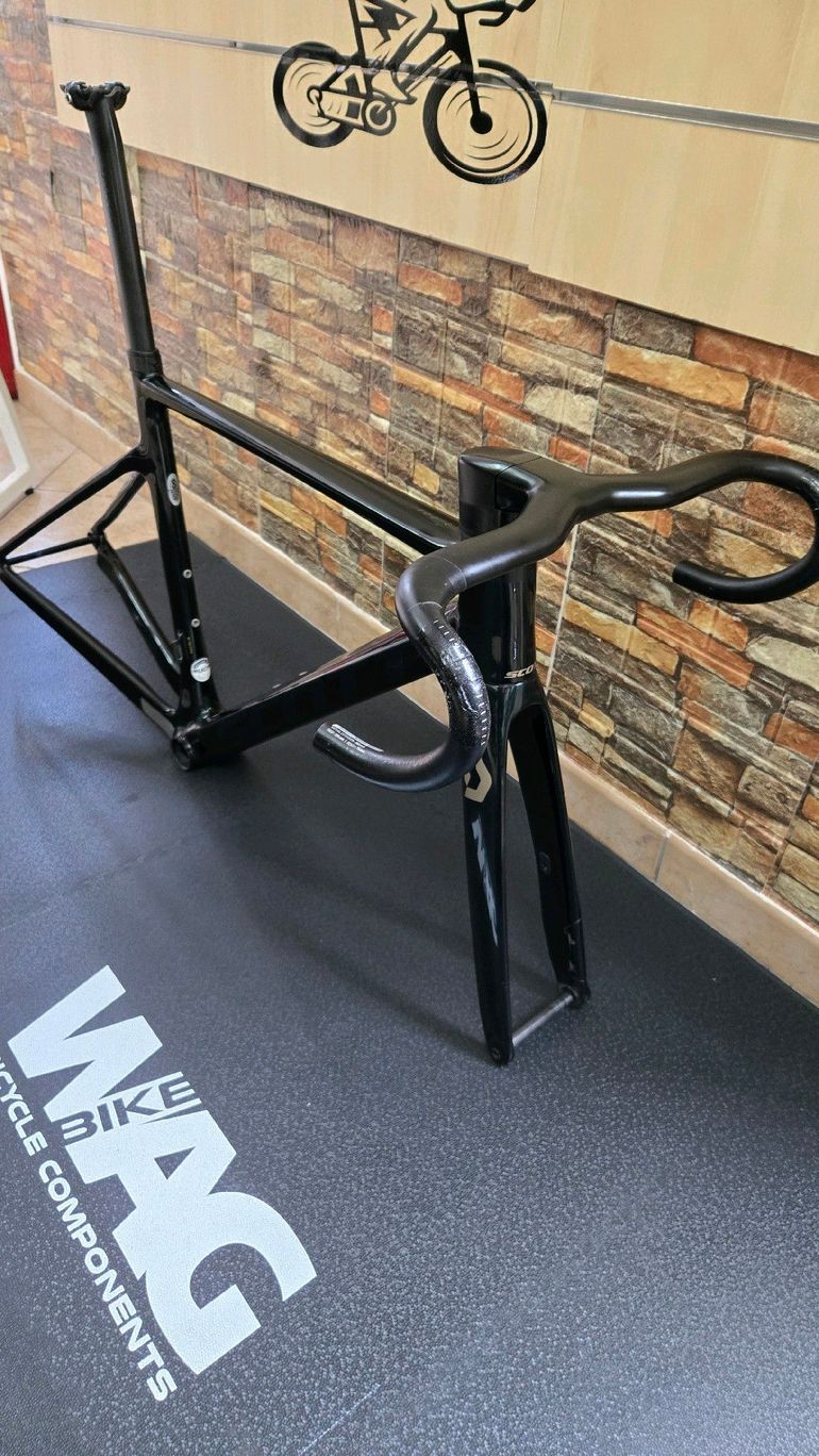 Used Scott Scott addict RC 2022 Road & Gravel, Green — image 2 of 6