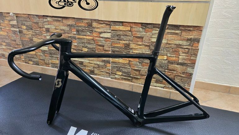 Used Scott Scott addict RC 2022 Road & Gravel, Green — image 5 of 6