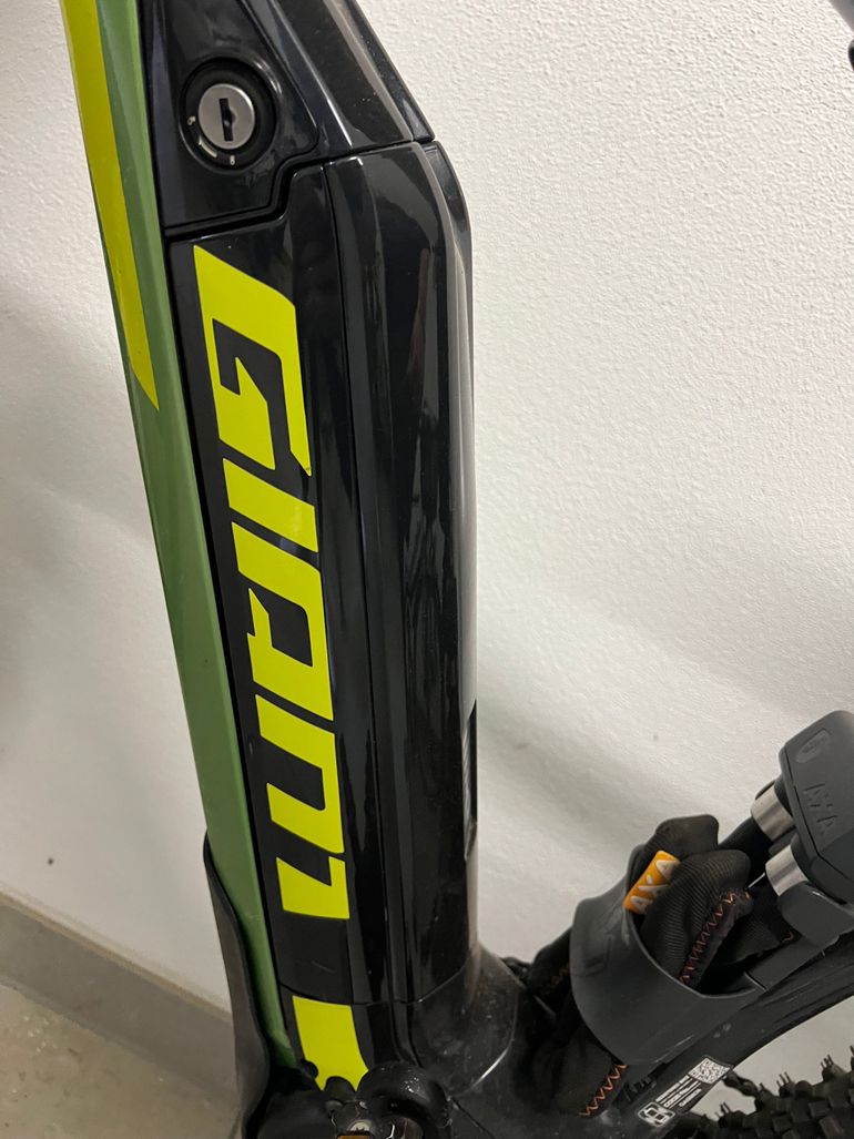 Used Giant Dirt-E+ 2 2018 2018 Mountainbike, Green, 27.5 — image 2 of 12